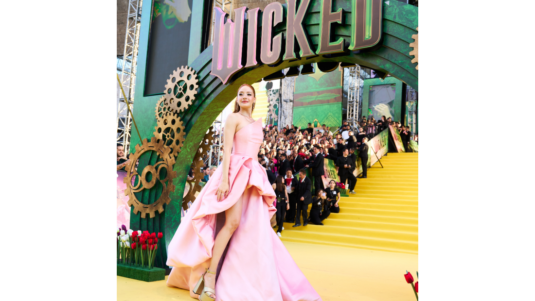 Ceci de la Cueva luce un diseño VERO DIAZ BRIDAL en la premiere de Wicked